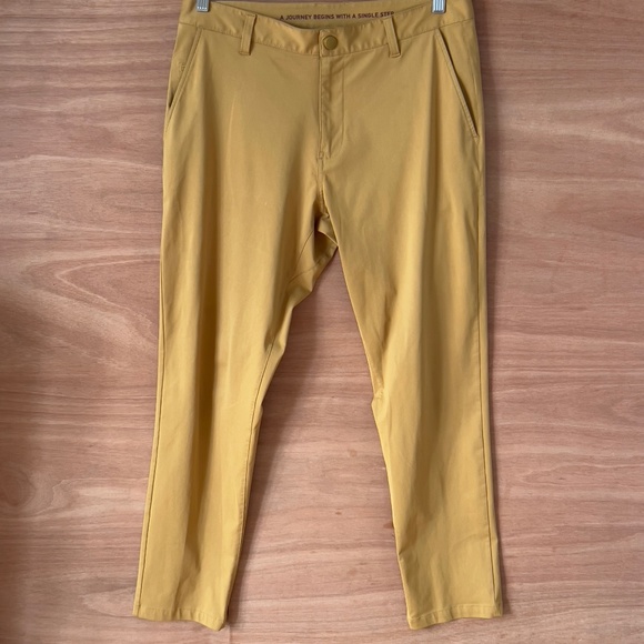 RHONE Commuter pants men's size 32x30 slim gold yellow mustard casual pockets - Picture 1 of 10